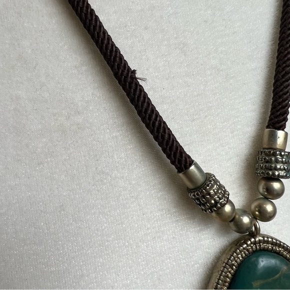 Vintage Chico's Blue Green Resin Pendant Boho Necklace Brown Rope Chain - Picture 6 of 11